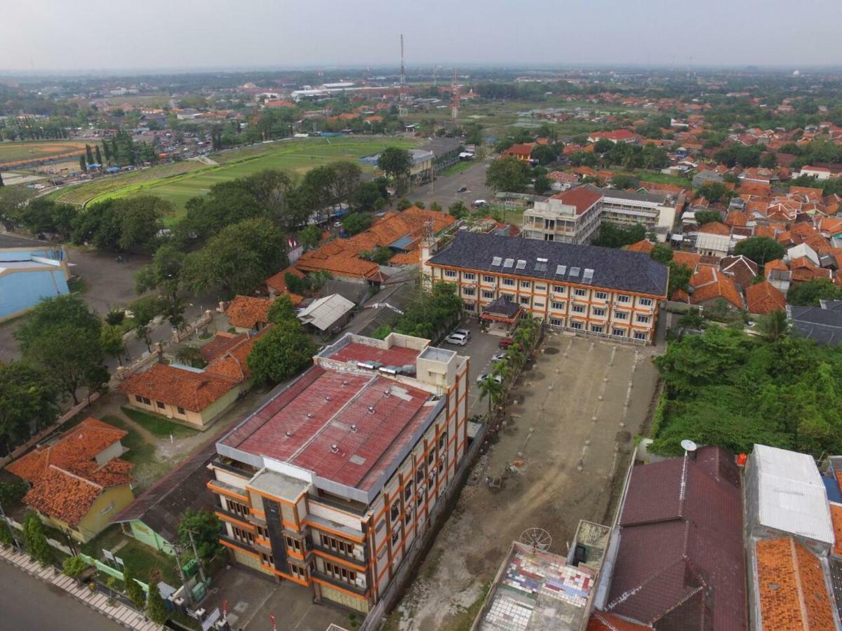 Hotel Wiwi Perkasa 2 Indramayu ภายนอก รูปภาพ